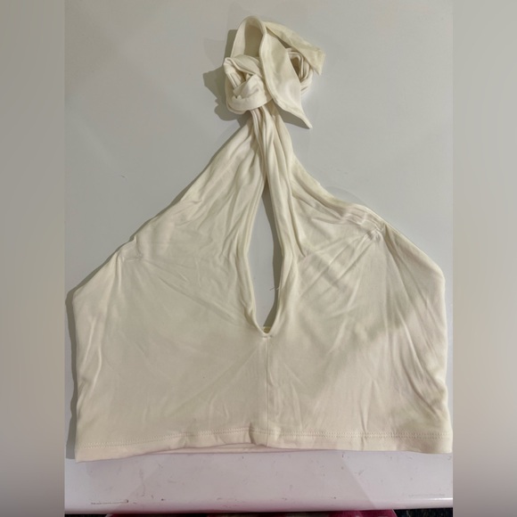 Klassy Network cropped keyhole halter top - Picture 2 of 3